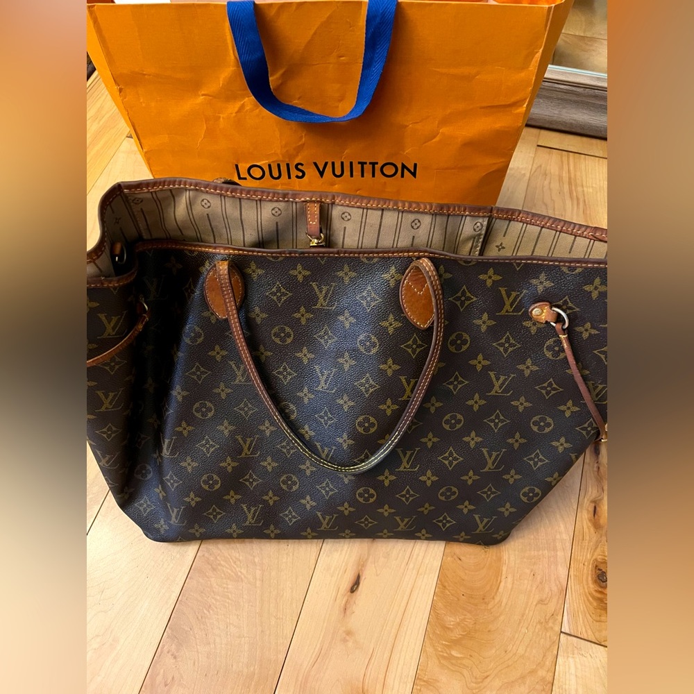 Louis Vuitton Neverfull tote